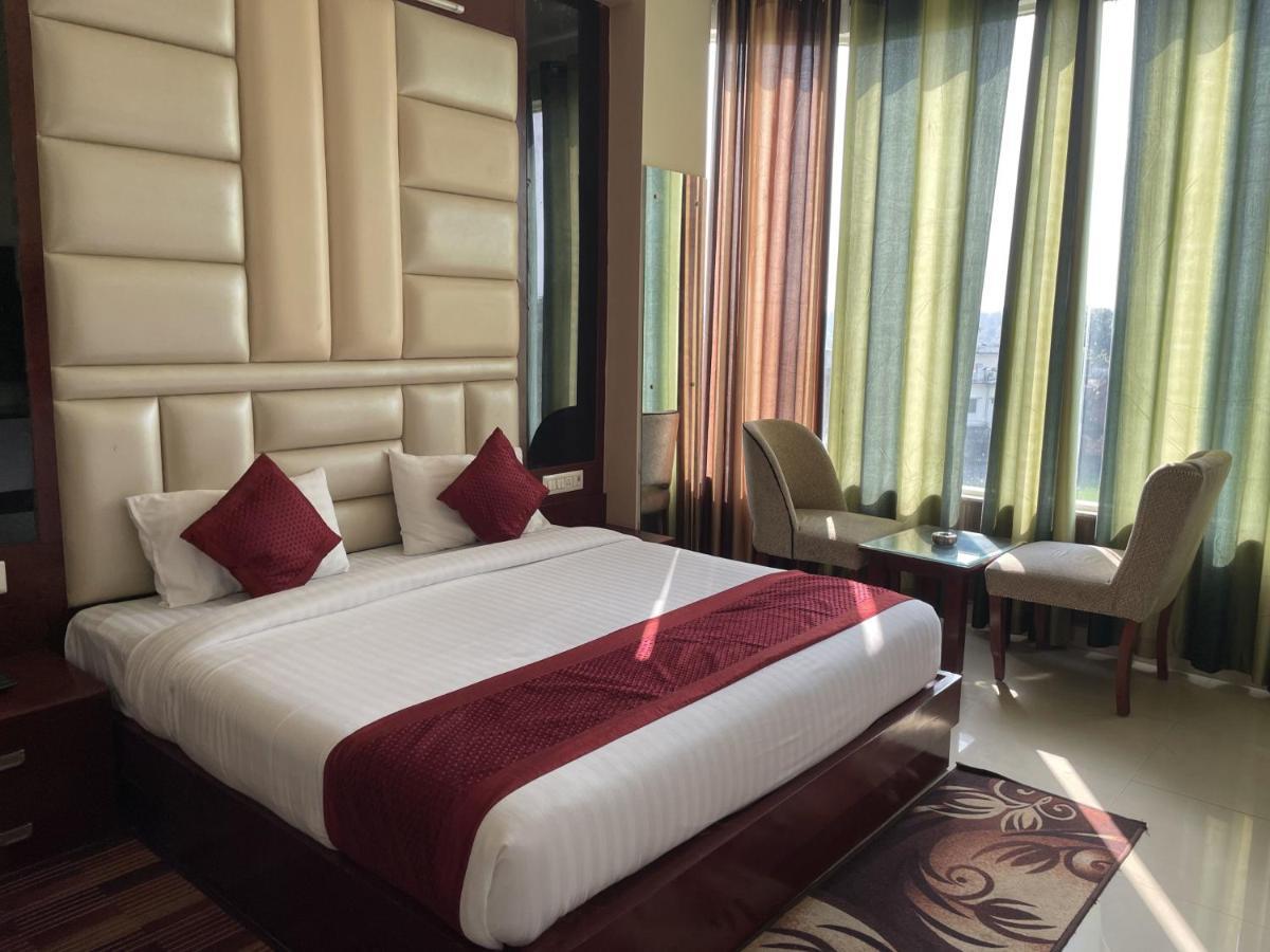 Sumedha G Village Resort And Spa Raiwala Exterior foto