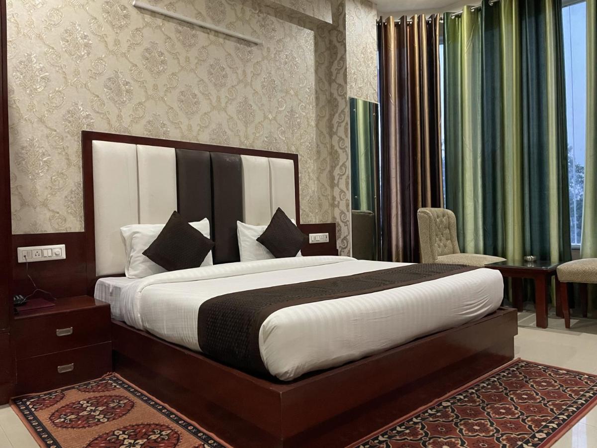 Sumedha G Village Resort And Spa Raiwala Exterior foto